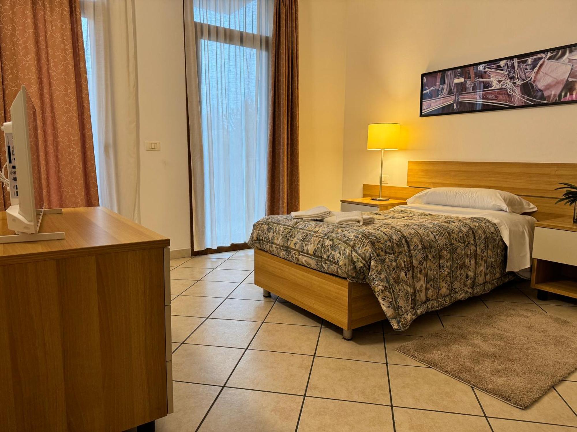 Residence Malpensa 索马伦巴多 外观 照片