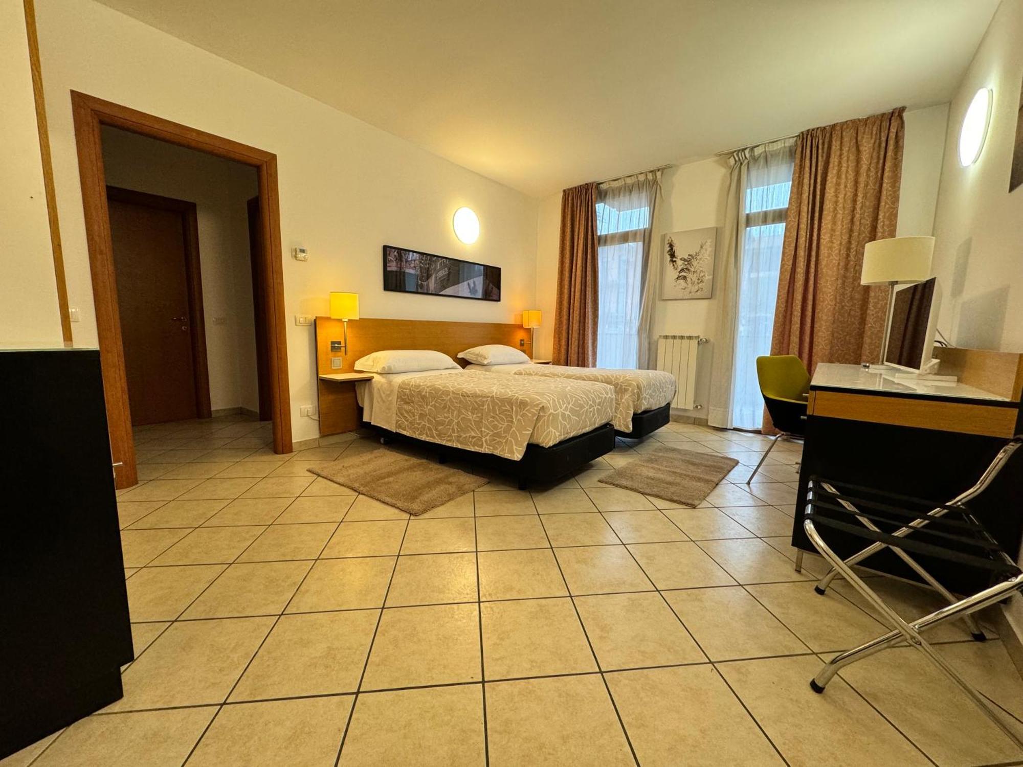 Residence Malpensa 索马伦巴多 外观 照片