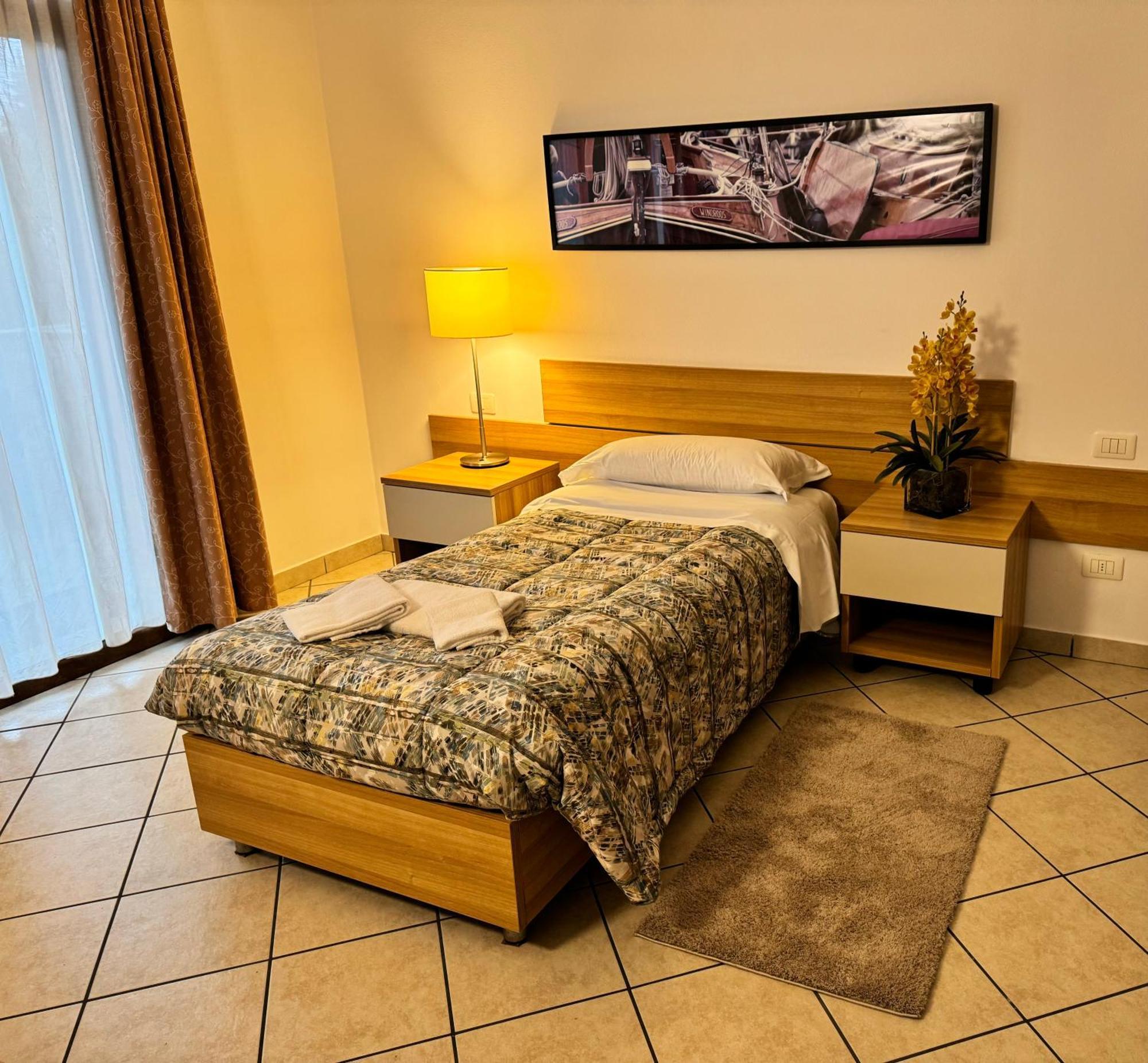 Residence Malpensa 索马伦巴多 外观 照片